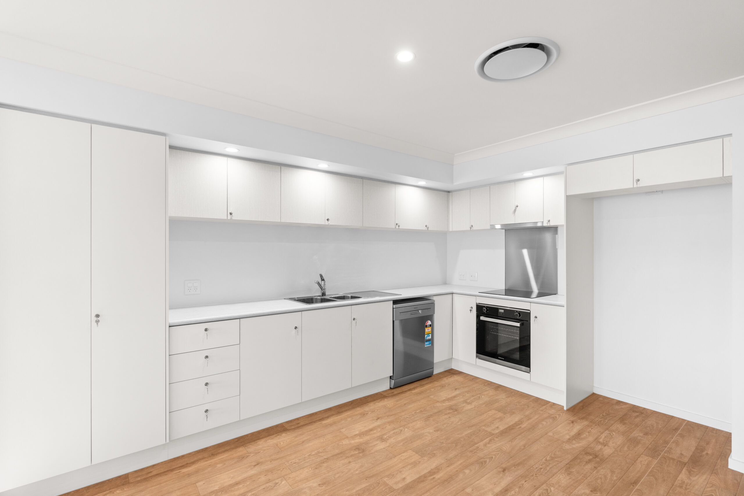 003_Open2view_ID898744-11_Kendall_Street