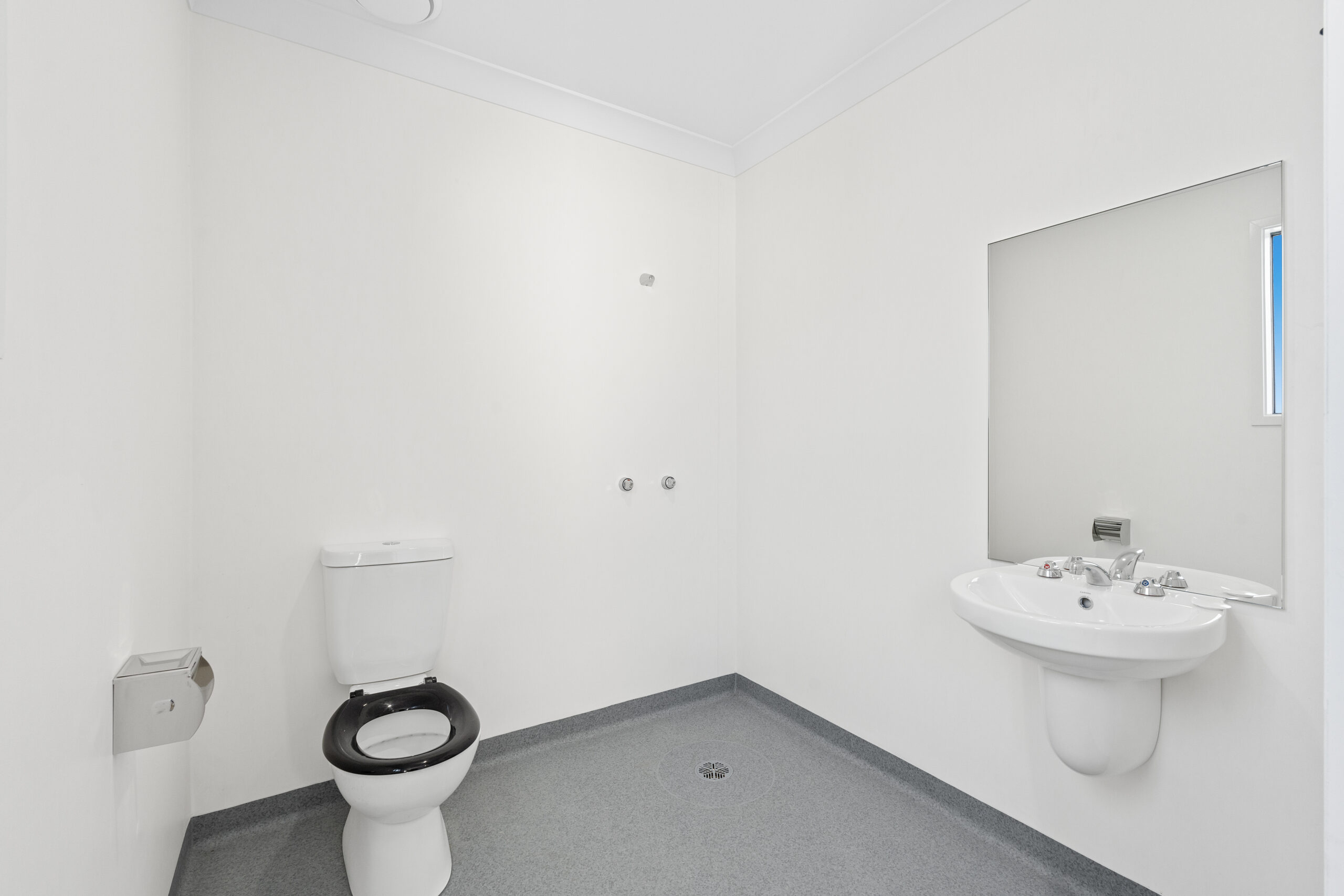 004_Open2view_ID876232-6_Platell_Street