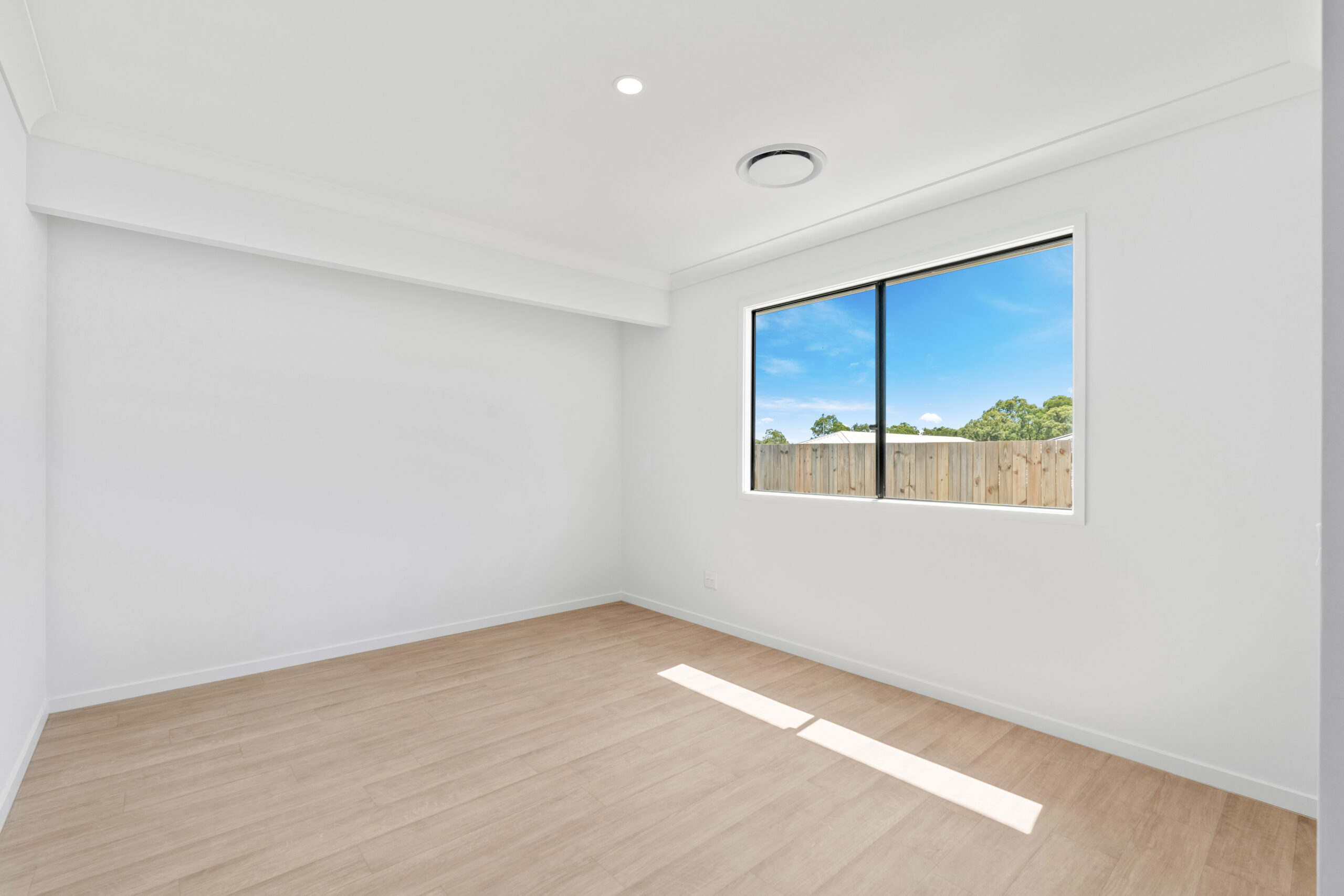 007_Open2view_ID876232-6_Platell_Street