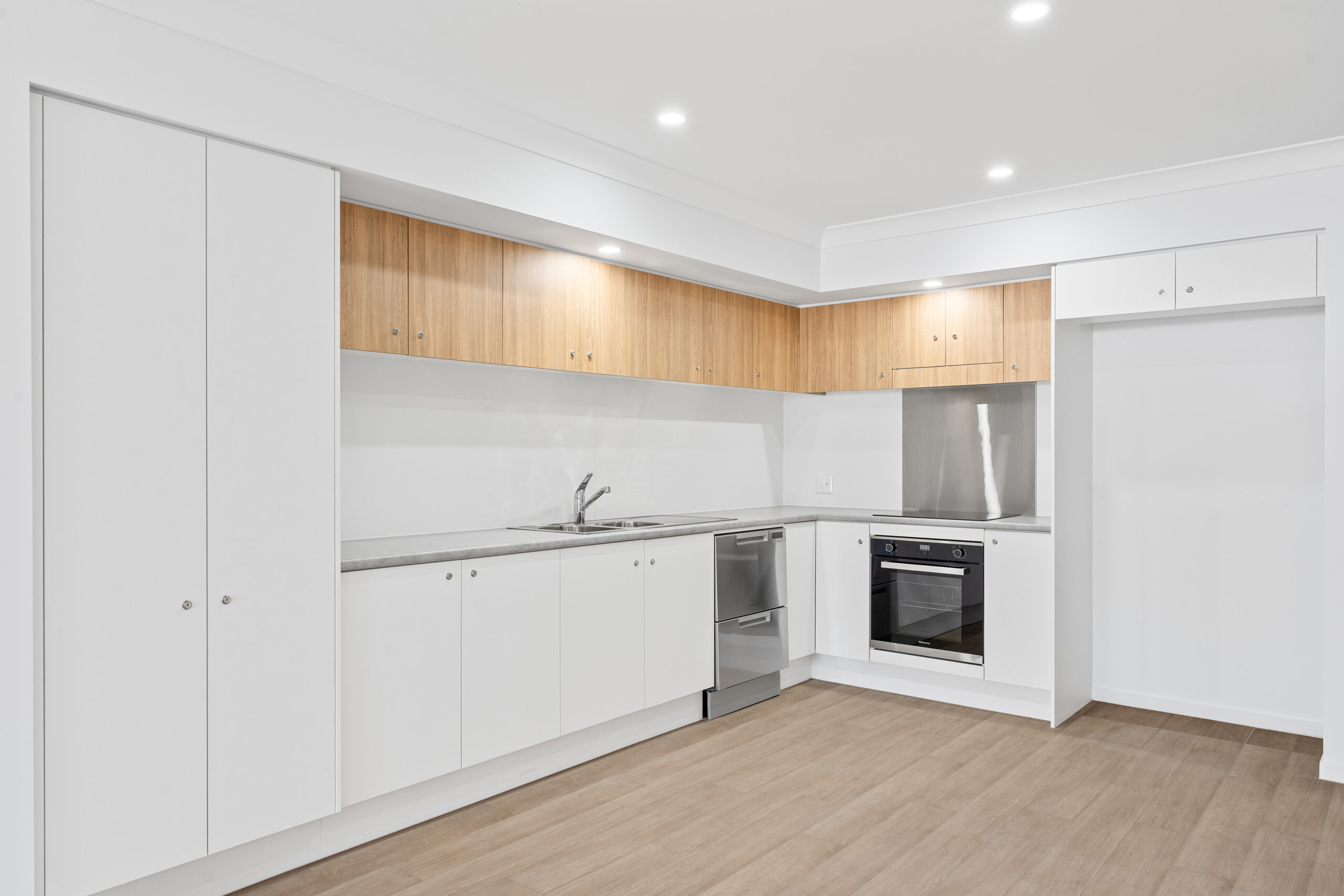008_Open2view_ID876232-6_Platell_Street