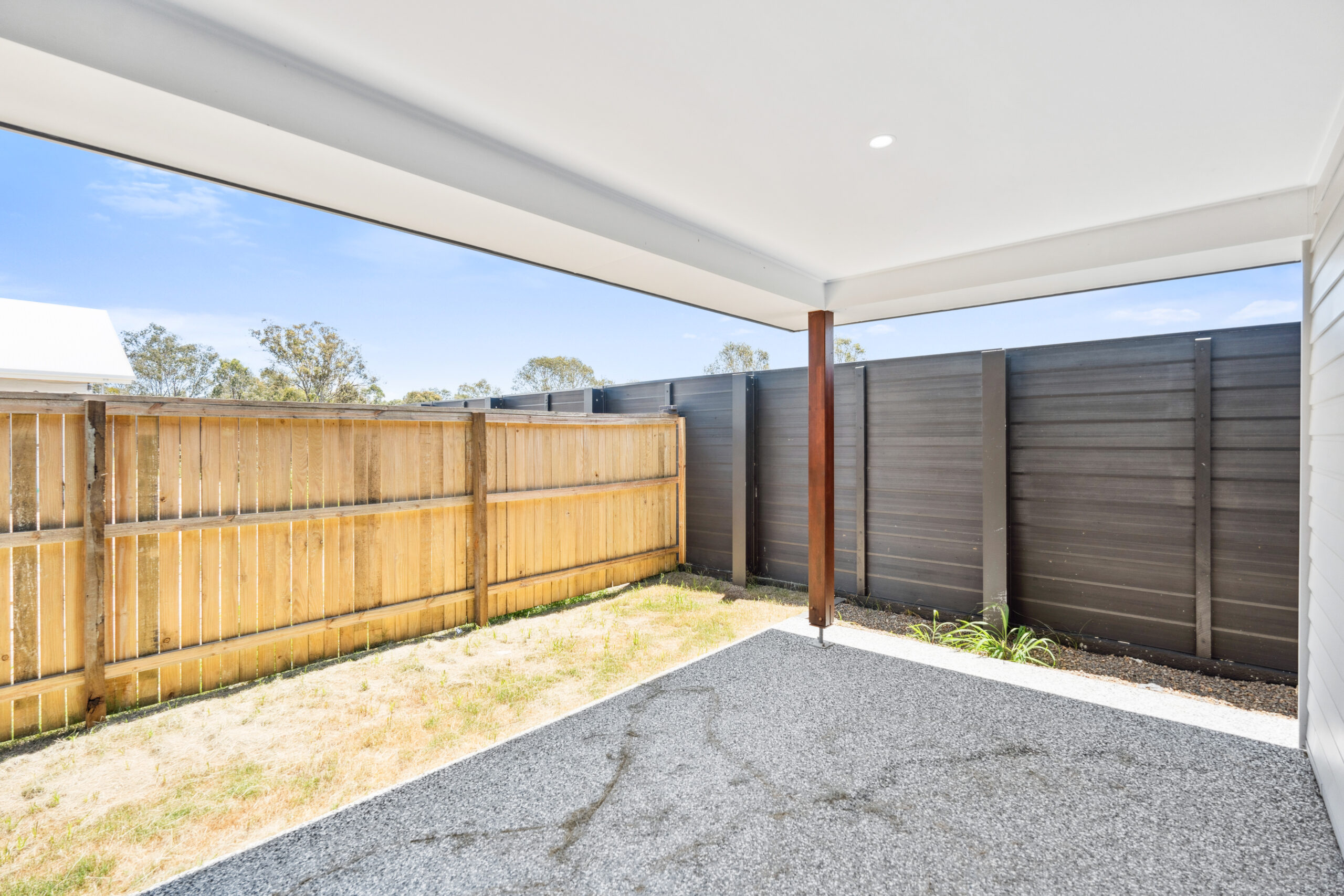 011_Open2view_ID915707-67_Sunny_Crescent